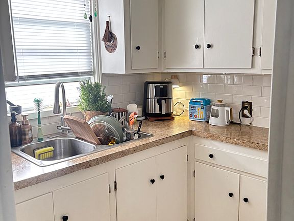 5th image of 123 Olney Ave #2