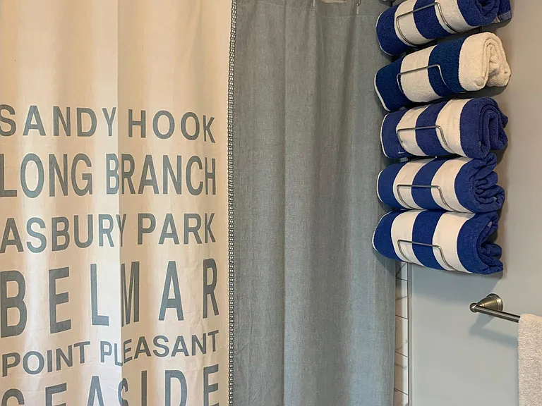 Bathroom 2 - beach towels provided