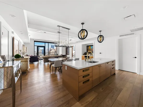 70 Rainey St #2106, Austin, TX 78701