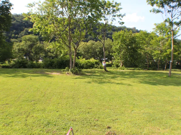 1st Ave, Marlinton, WV 24954