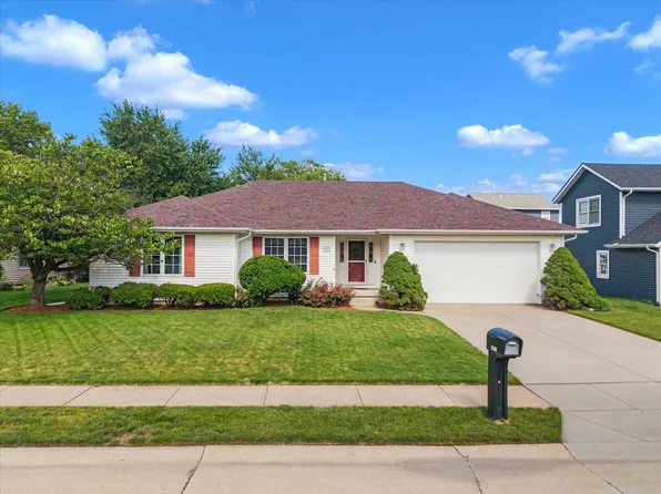 4421 Oak St, Davenport, IA 52806