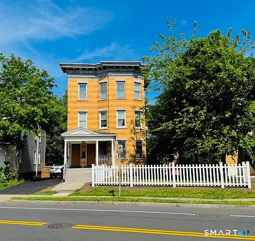 370 Maple Ave — Photo 10