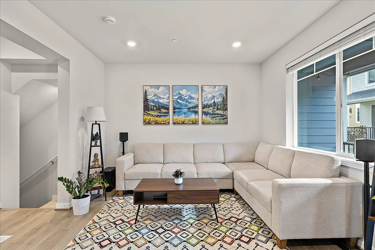 3 bed, 1696 sqft, $3,999 — Photo 4