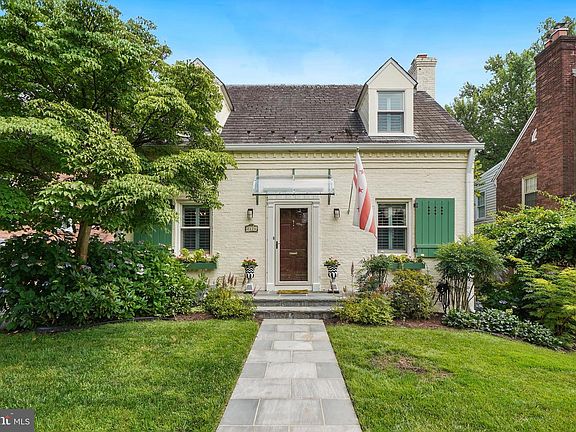 2nd image of 2824 McKinley Pl NW