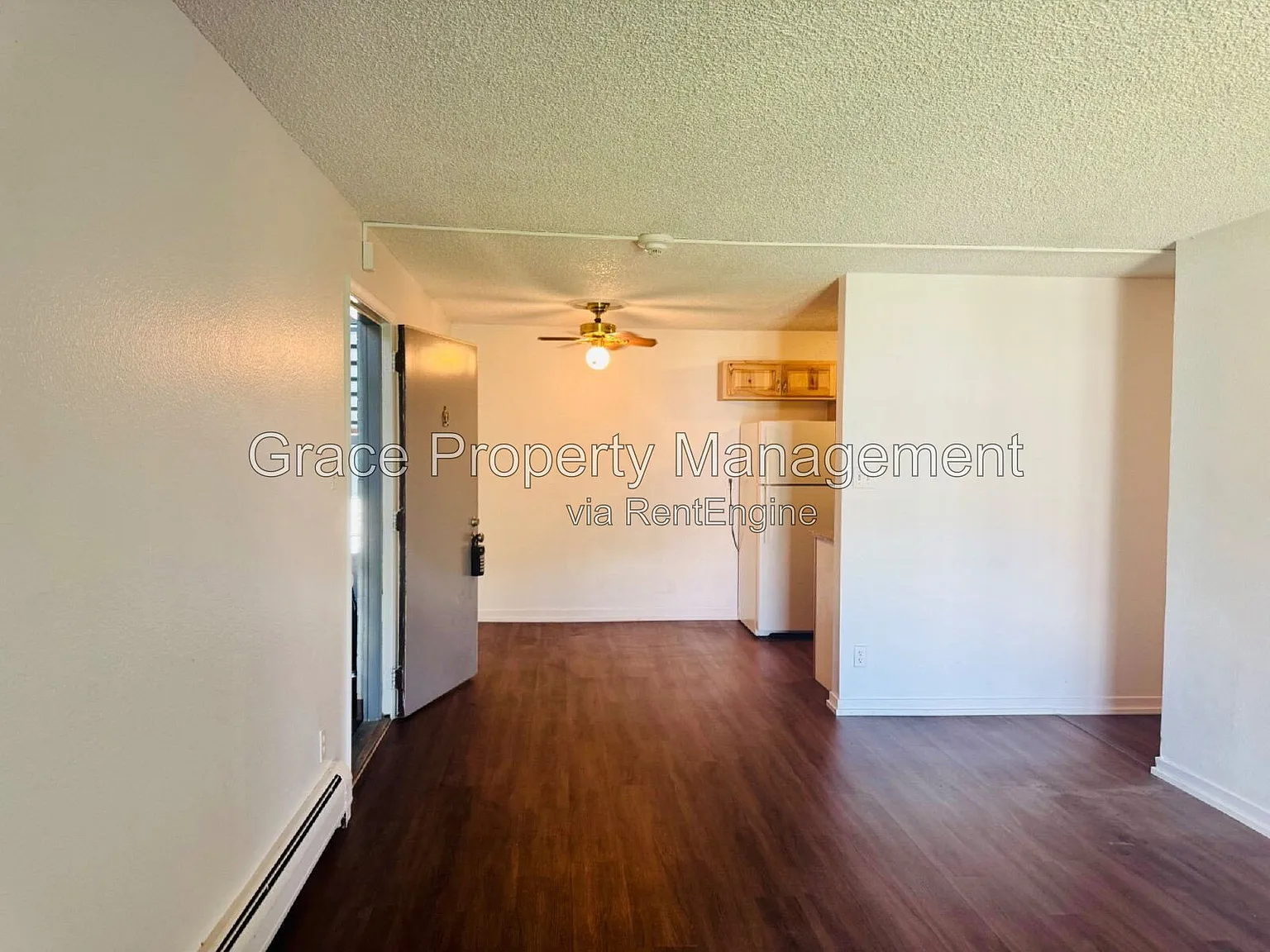 3 bed, 2.0 bath, 1050 sqft, $1,920 — Photo 3