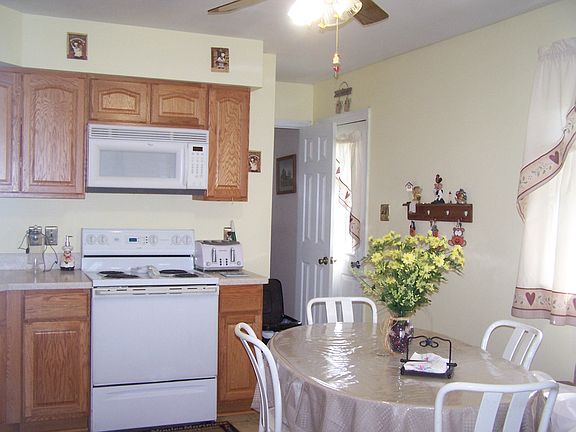 Eat in Kitchen white appliances