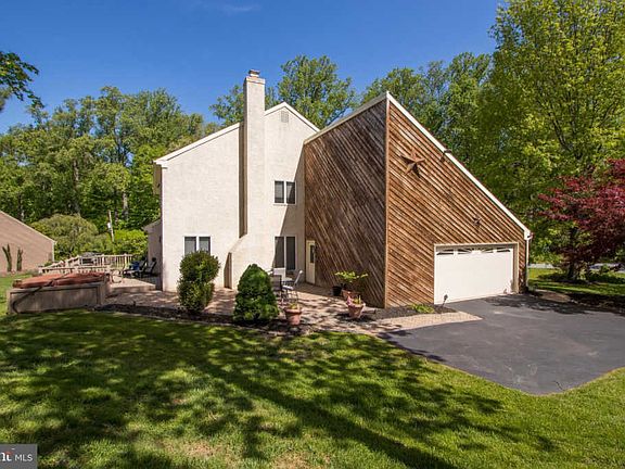 2nd image of 512 Buttonwood Dr