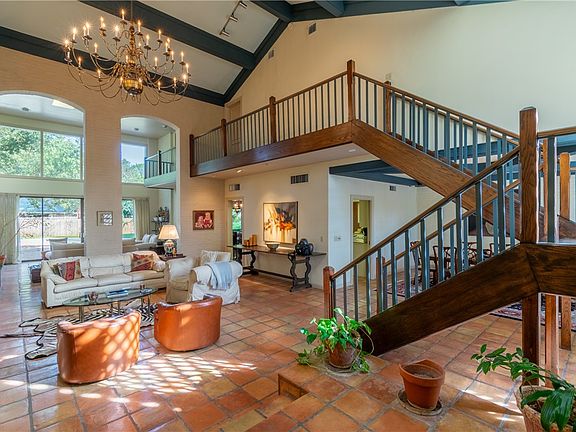 2nd image of 4 Caleta Cir