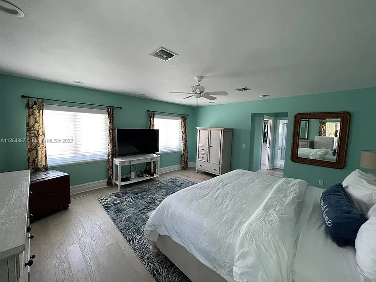 124 S Indies Dr — Photo 11