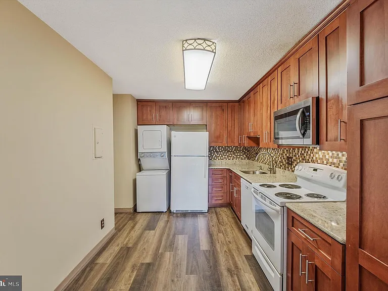 8360 Greensboro Dr #208 — Photo 19
