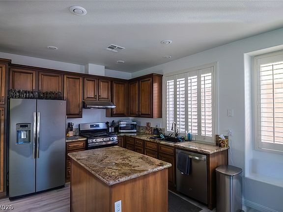 4th image of 340 Summer Palace Way