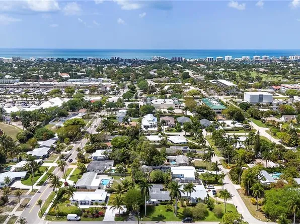 2261 11th St N, Naples, FL 34103