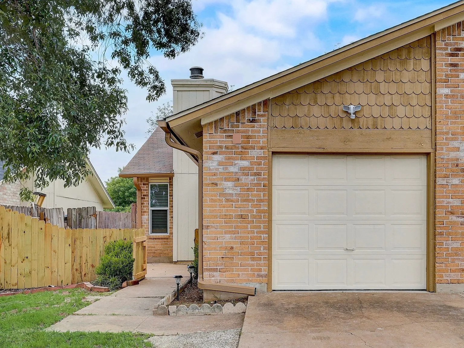 4001 Stonebridge Dr — Photo 3