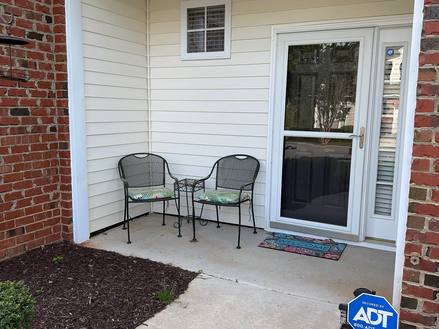 3 bed, 2.5 bath, 1582 sqft, $1,995 — Photo 2