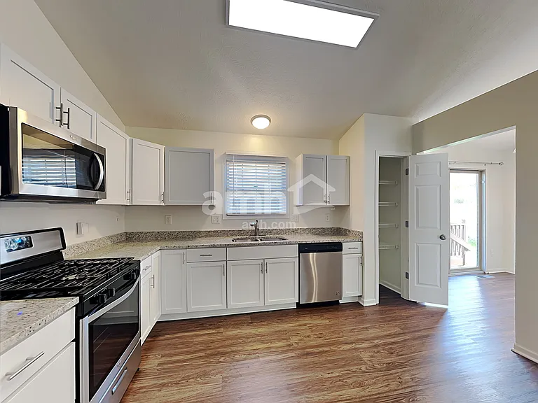 7888 Edgewater Dr — Photo 3