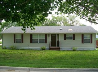 715 N 5th St, Winterset, IA 50273