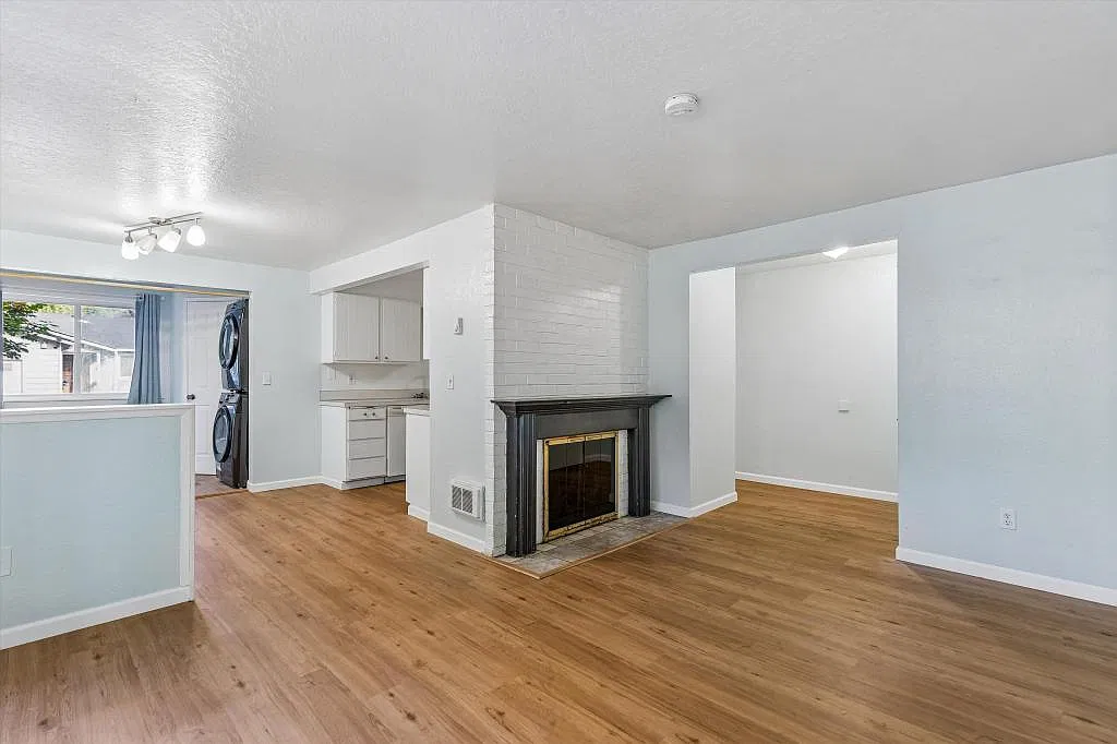 Refreshed & Move-In Ready 2 Bedroom Condo - 2 bedrooms — Photo 2