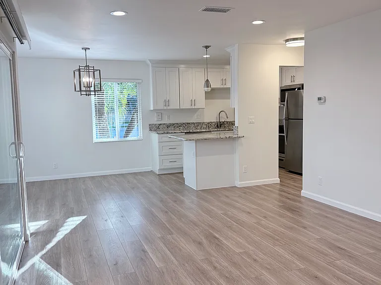 1612 S Bundy Dr #1 — Photo 8
