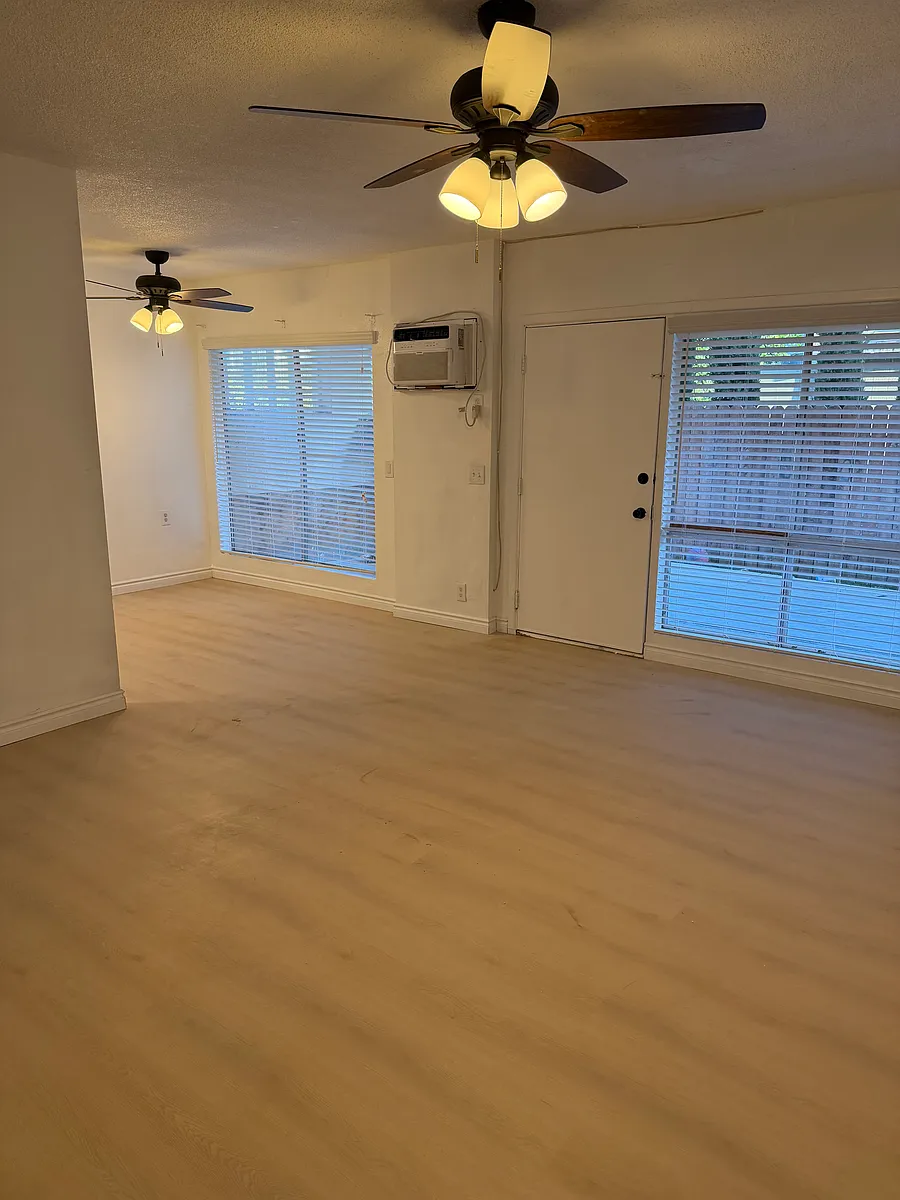 Building Photo - 14117 Anderson St #1