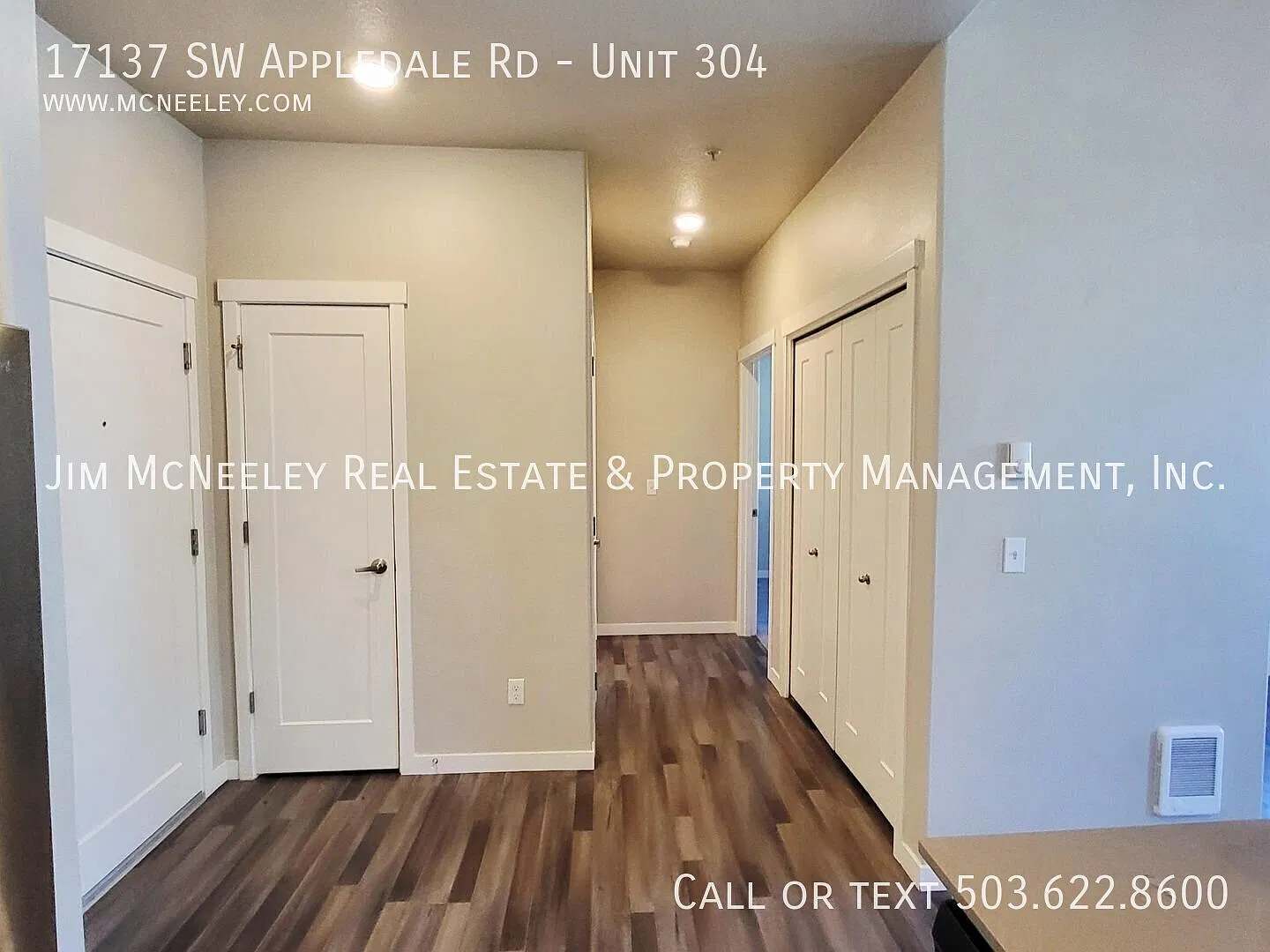 Goregous, secure Condo with oversize garage, less than mile from Progress Ride! — Photo 4