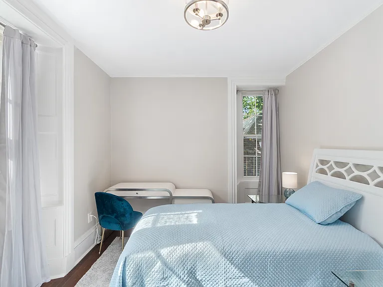 77 Coggeshall Ave — Photo 10