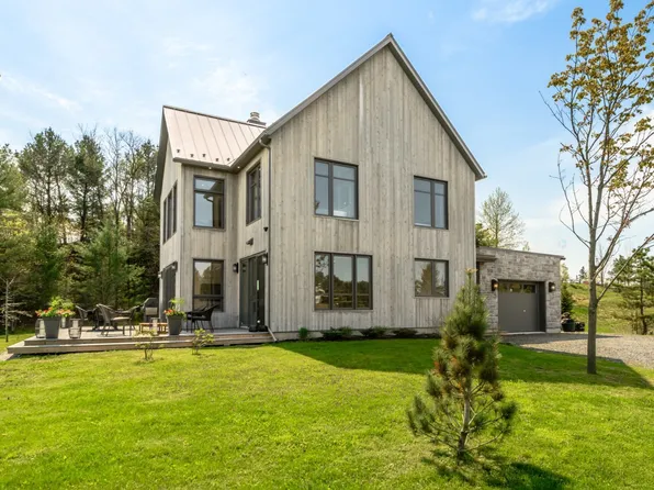 24 Rue Du Parcours Bay, Brome, QC J0E 1R0