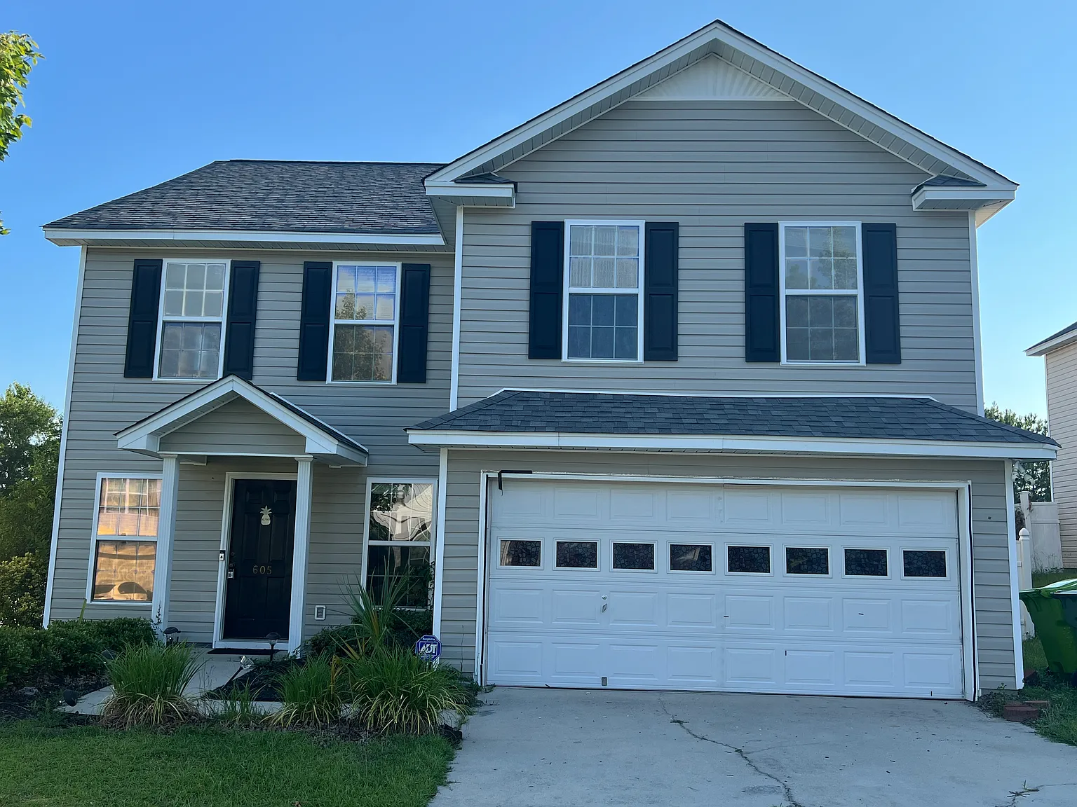 3 bed, 2.5 bath, 2437 sqft, $2,300 — Photo 2