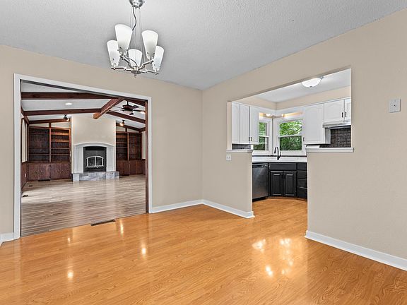 5th image of 3816 18th Ave NW