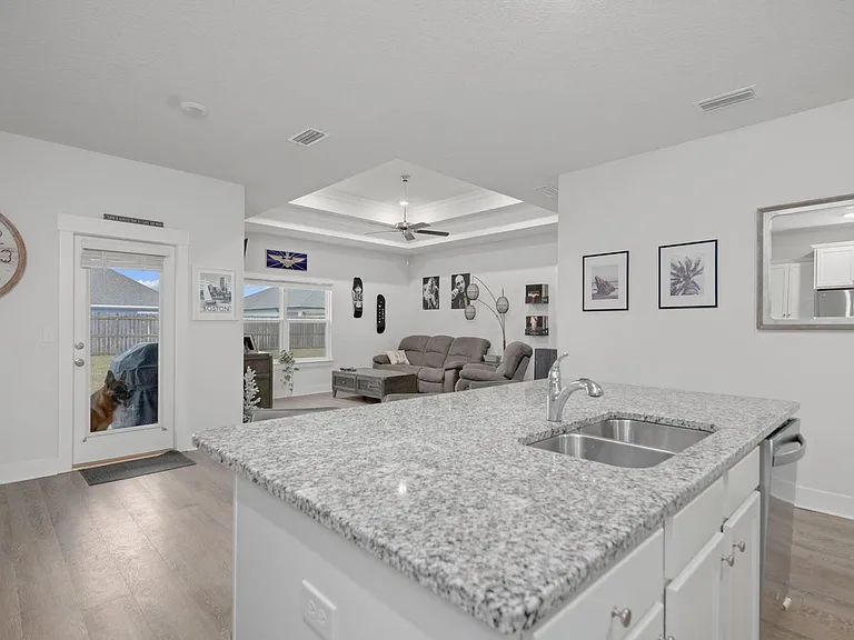 6196 Jenks Dr — Photo 3