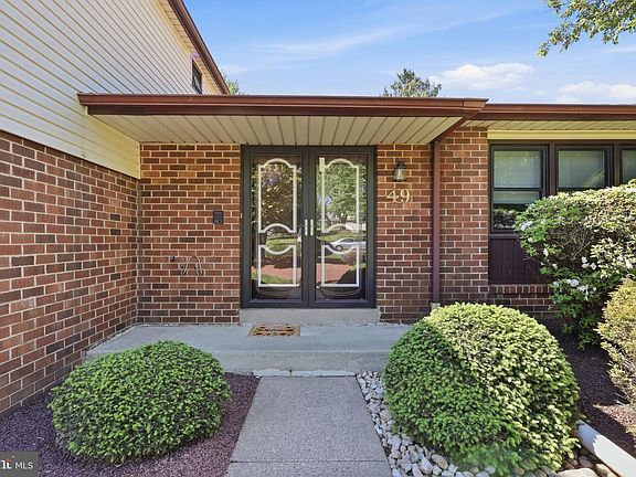 4th image of 49 Misty Meadow Dr