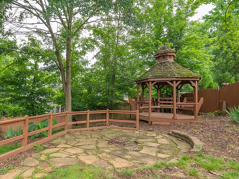 403 Dogwood Way — Photo 48