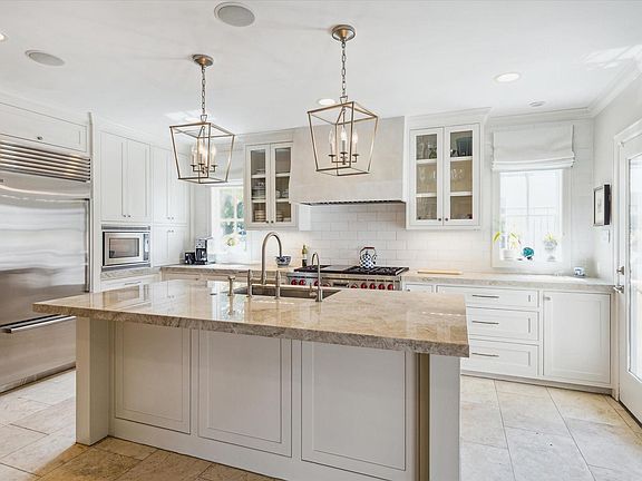 5th image of 2510 Locke Ln
