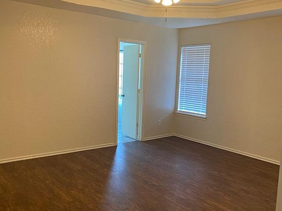 4th image of 1100 SW 132nd St