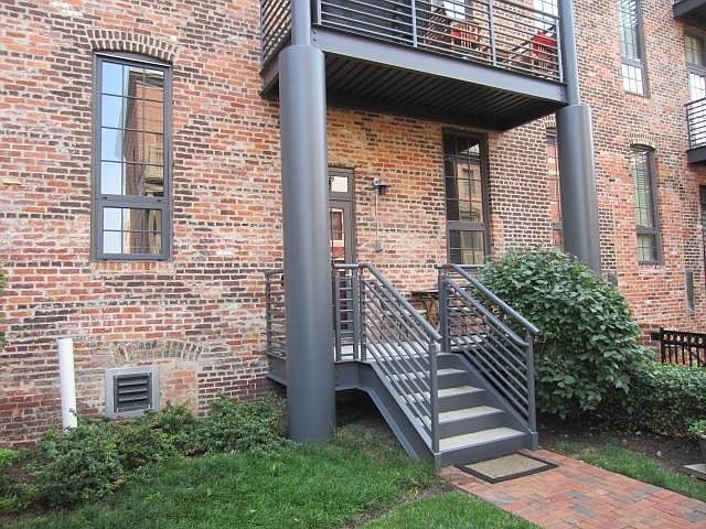 Courtyard entrance for Cedar Works 117.