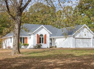 22705 Pine Tree Dr, Lebanon, MO 65536