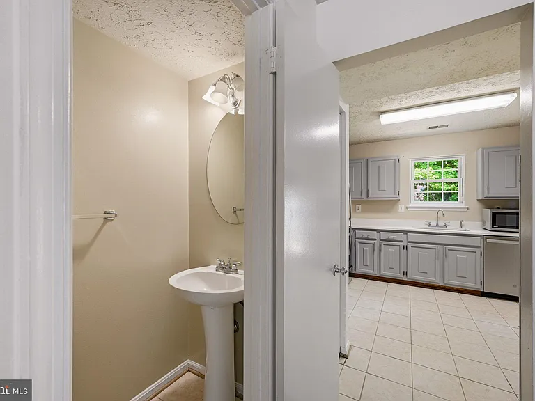 16 Meadowside Ct — Photo 25
