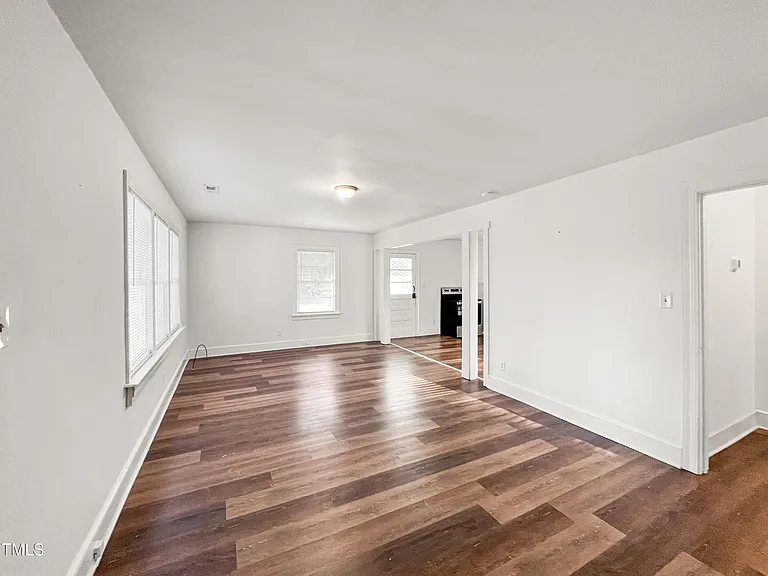 1800 Rosewood Ave — Photo 8