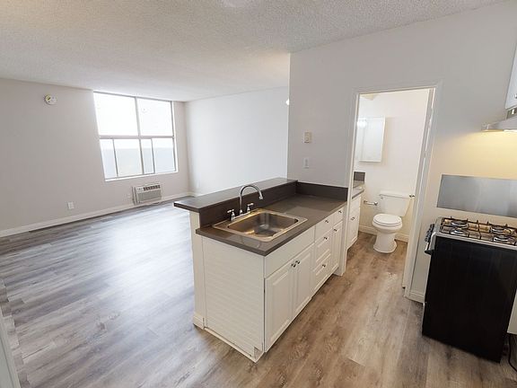 2nd image of 516 S Kenmore Ave #16A