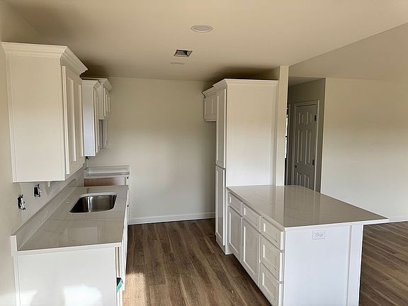 2nd image of 122 S Apple St