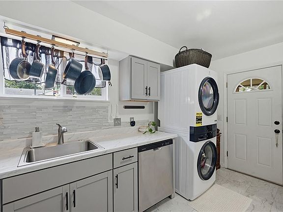 5th image of 2318 E Zora St