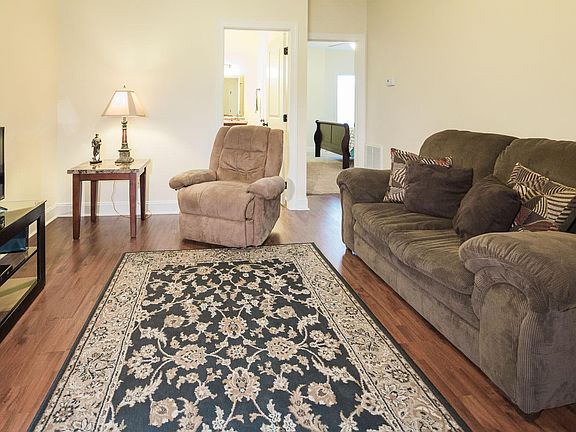 4th image of 200 Wedgewood Dr #109
