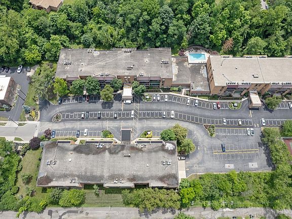 4th image of 3542 Amberacres Dr #304N