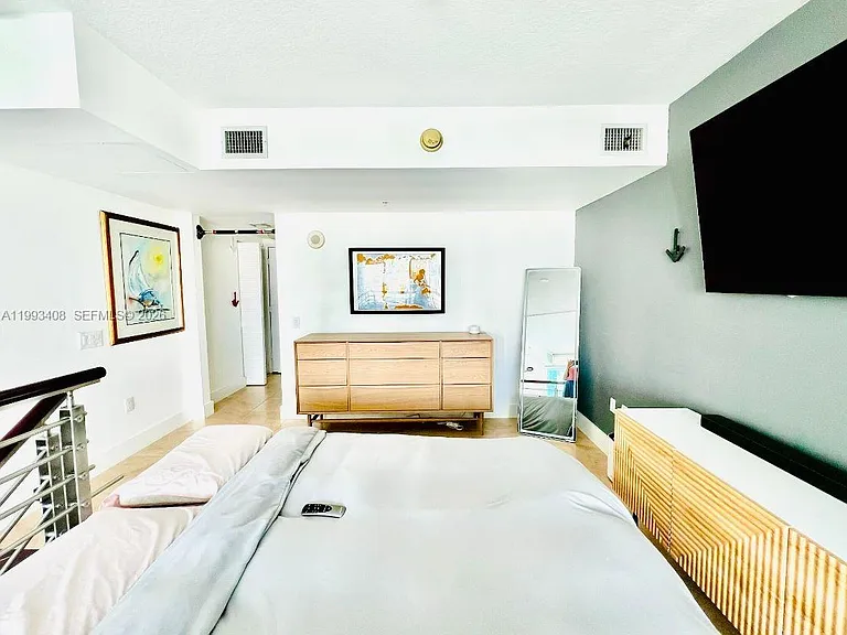 41 SE 5th St #903 — Photo 11
