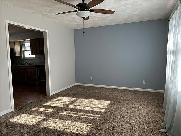 4th image of 415 W Adams St