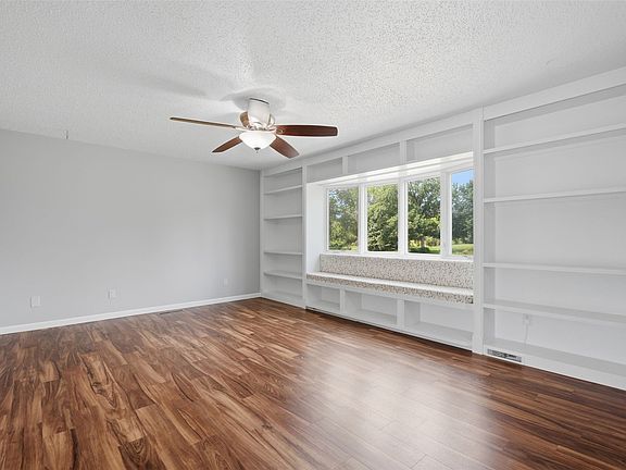 3rd image of 5841 Michael Dr NE