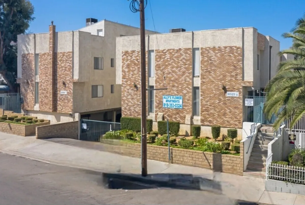 Building Photo - Ally's Flower Apartments LLC