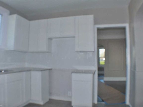 4th image of 18229 Glendale St
