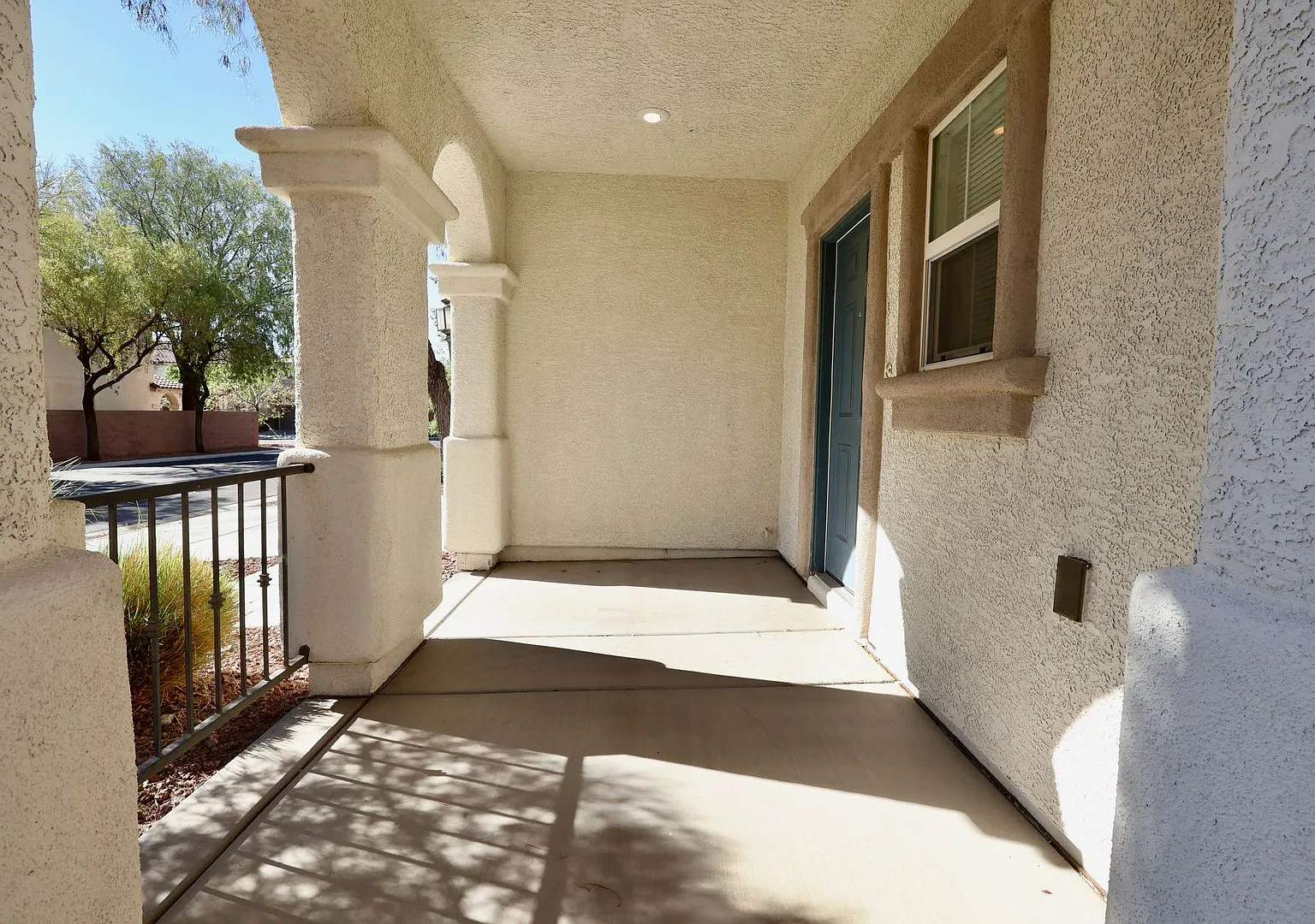 Beautiful 3 bedroom, 2.5 bath Providence home! — Photo 4