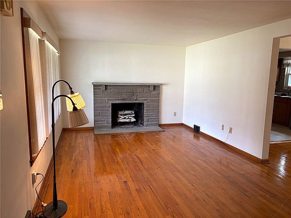 4th image of 102 Carnold Dr