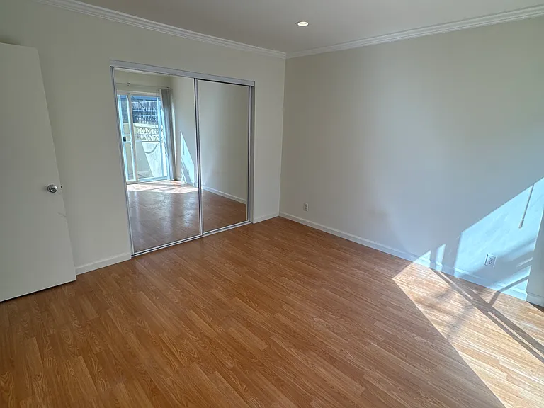 1280 S Barrington Ave #10 — Photo 10